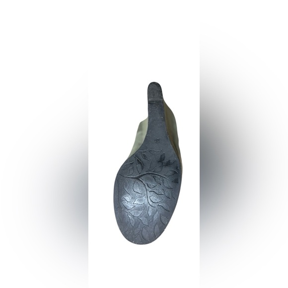 Women’s (Size 8) slip in, Suede Olive Green Wedge Ankle Booties- EUC - Picture 4 of 6